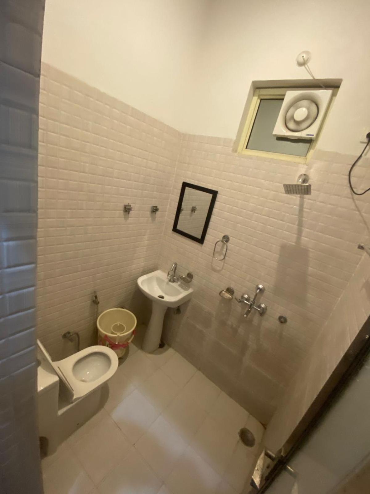 Hotel Paradise Palm Rishīkesh Стая снимка