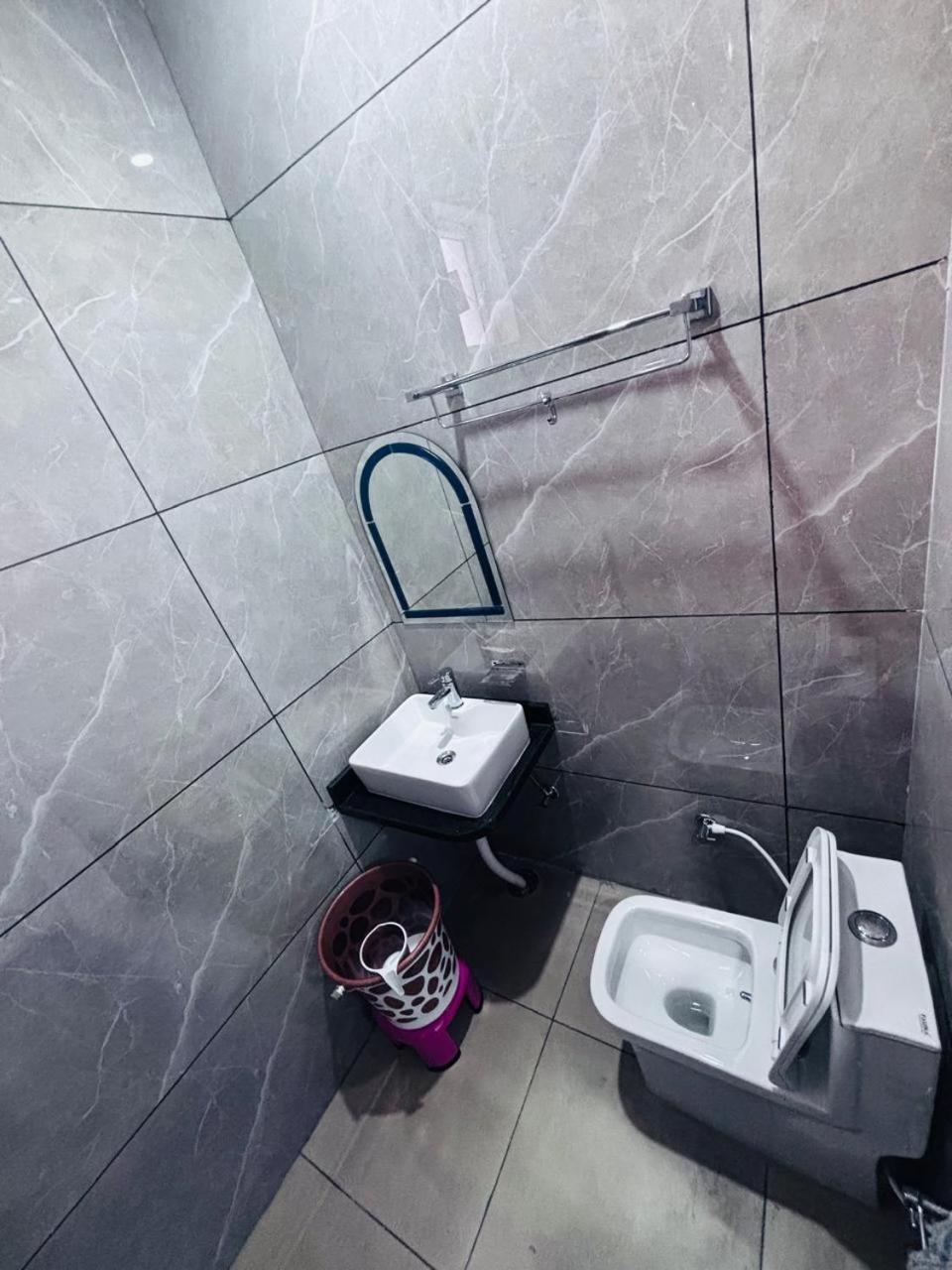 Hotel Paradise Palm Rishīkesh Екстериор снимка