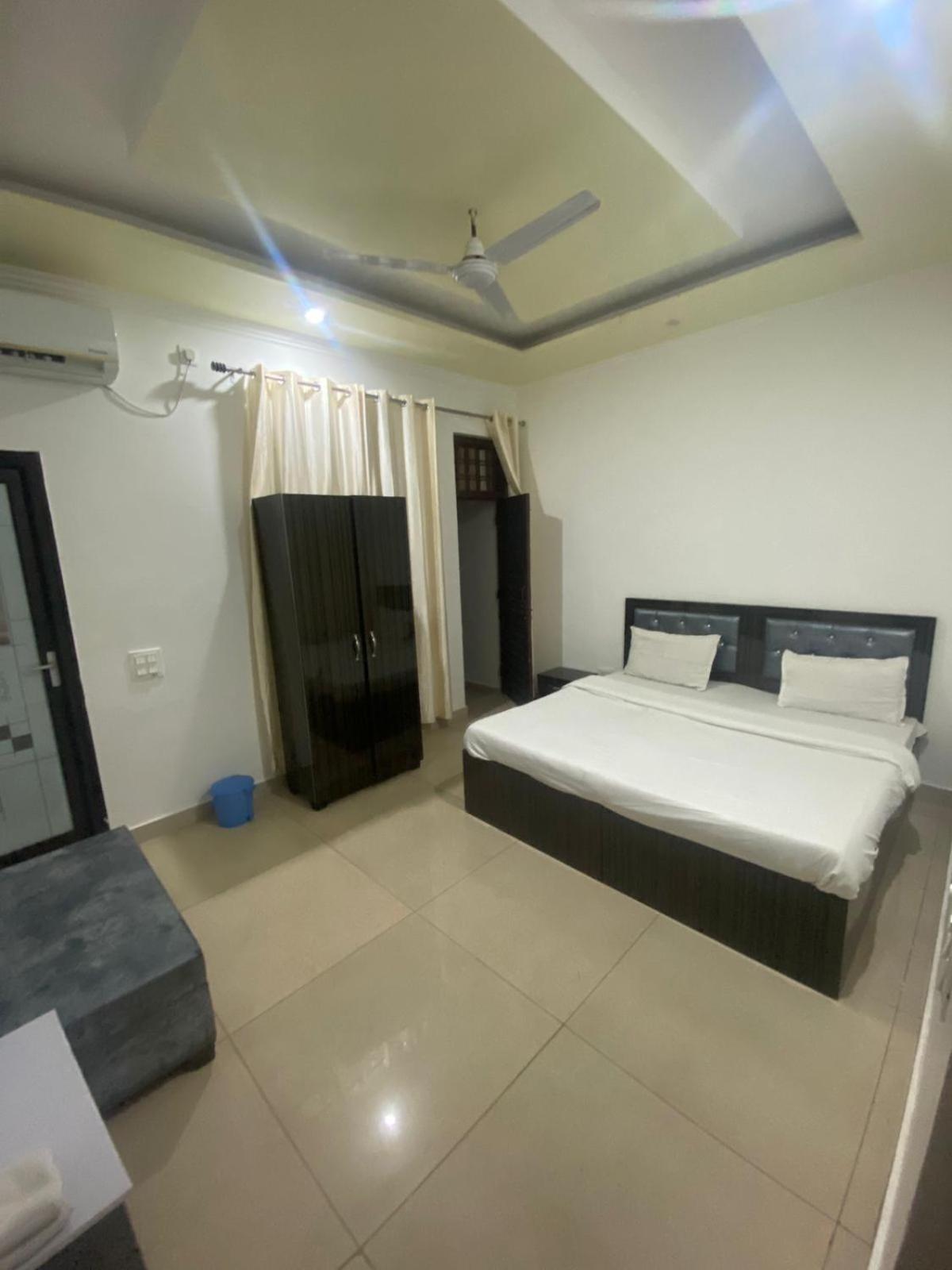 Hotel Paradise Palm Rishīkesh Стая снимка